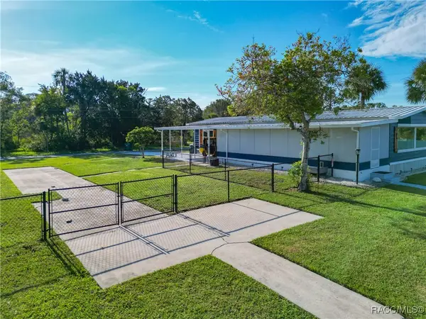 2560 N Comanche Point, Crystal River, FL 34429