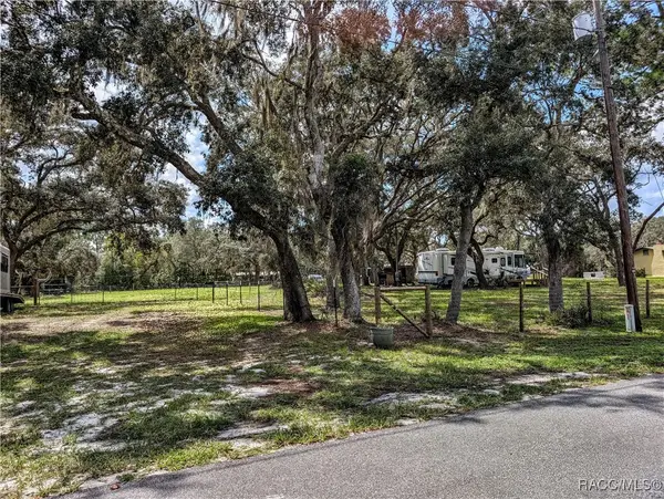 3984 E Riverside Drive, Dunnellon, FL 34434