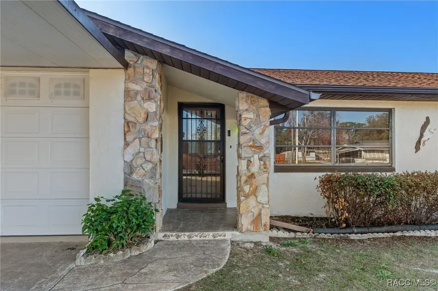 5300 S Manatee Terrace, Homosassa, FL 34446 - Image #2