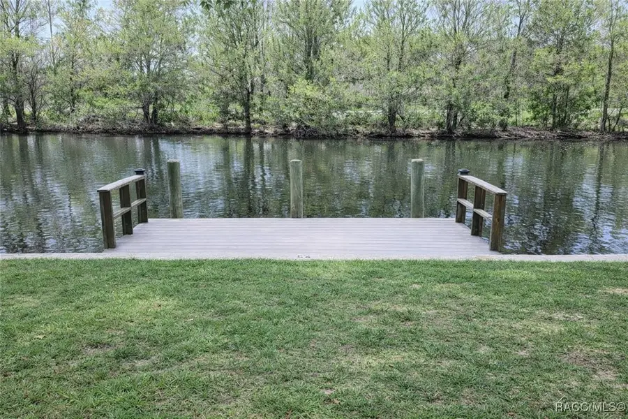 11334 W Bayshore Drive, Crystal River, FL 34429 - Image #2