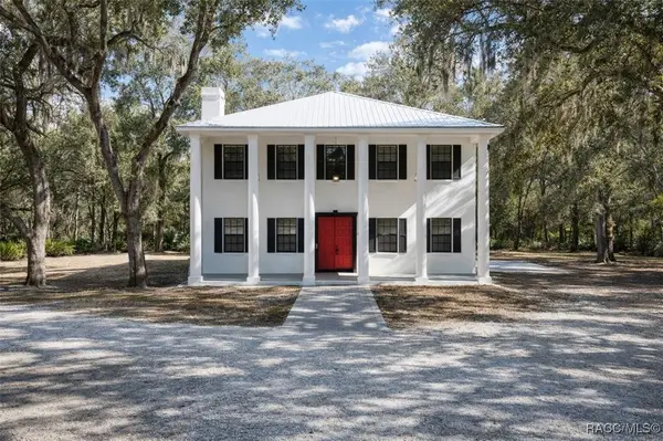 8563 N Maple Avenue, Crystal River, FL 34428