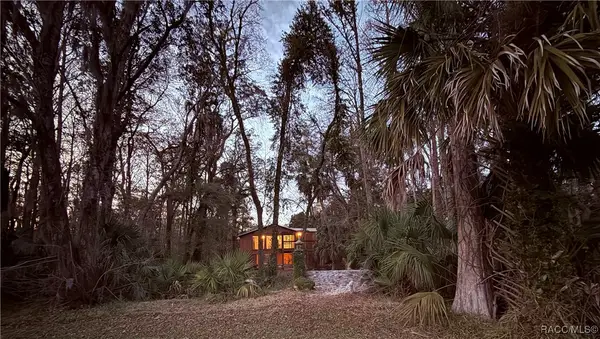 5908 Riverside Drive, Yankeetown, FL 34498