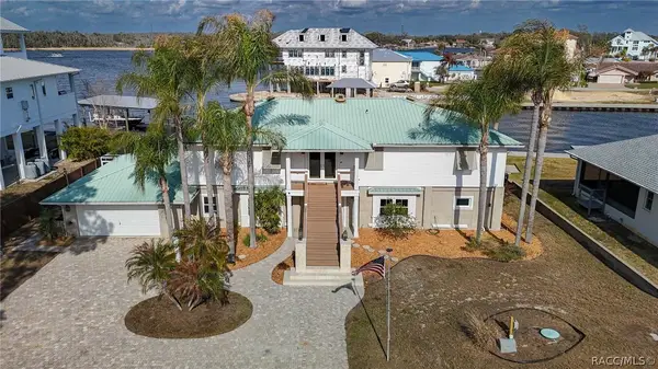 2225 N Watersedge Drive, Crystal River, FL 34429