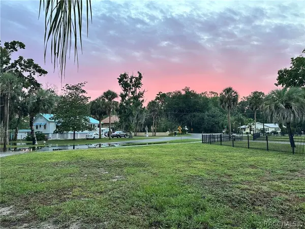 1115 SE Kings Bay Drive, Crystal River, FL 34429