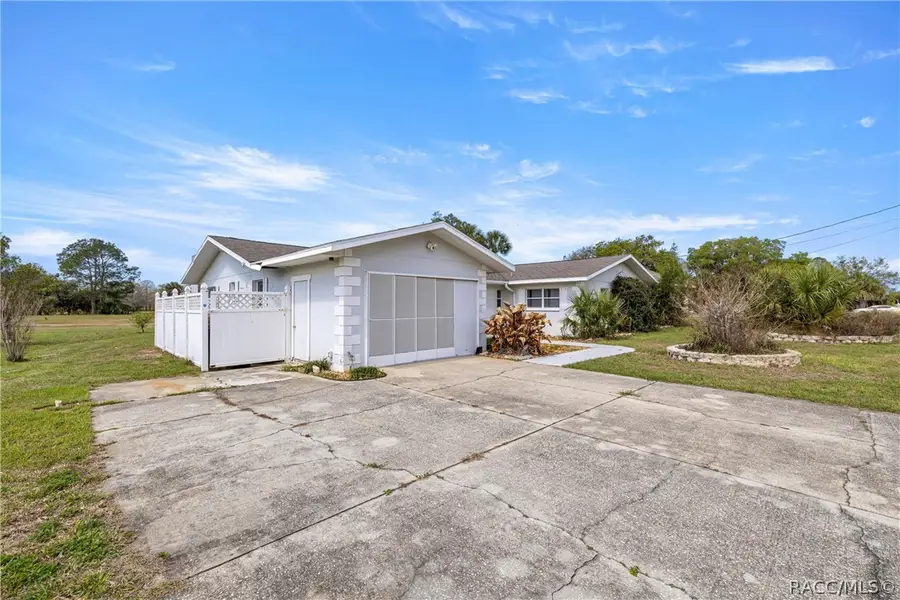 818 N Country Club Drive, Crystal River, FL 34429 - #2