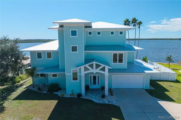 12010 W Bayshore Drive, Crystal River, FL 34429