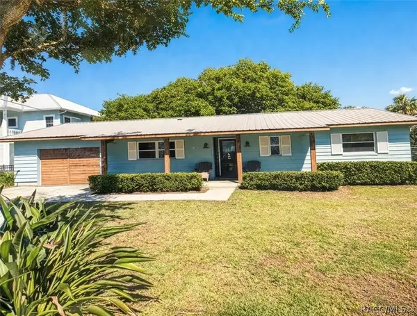 7 Palm Drive, Yankeetown, FL 34498