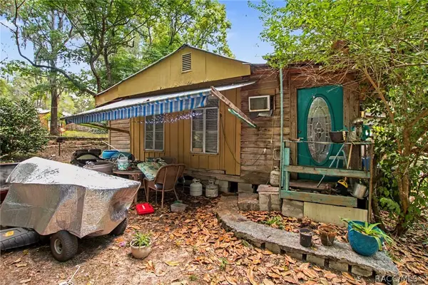 8955 S Lakeshore Drive, Floral City, FL 34436