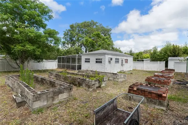 8429 S Linden Point, Floral City, FL 34436