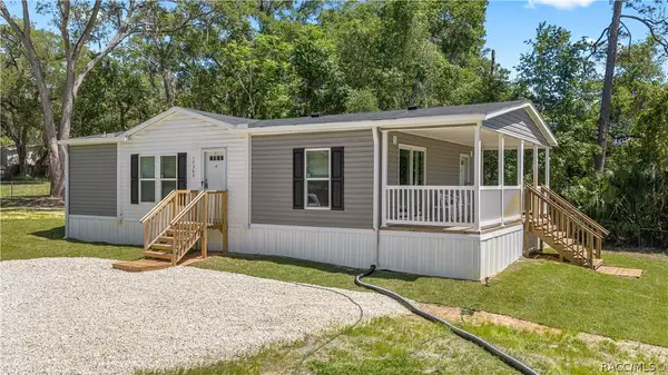 17360 SE 65th Street, Oklawaha, FL 32179