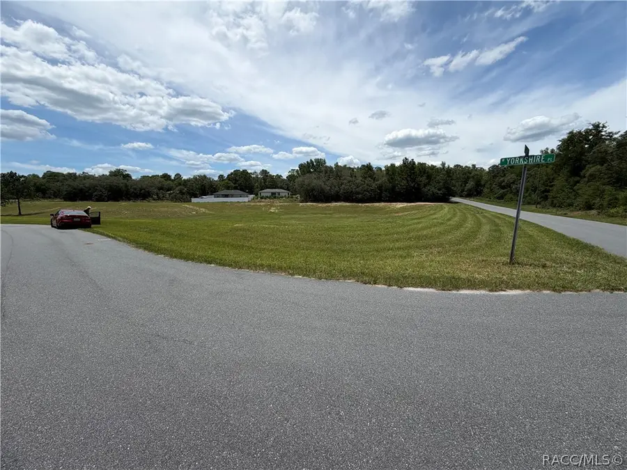 2812 W Yorkshire Place, Citrus Springs, FL 34433 - #3