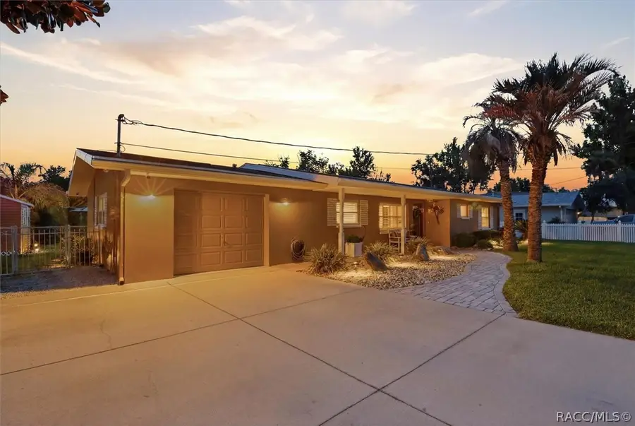 1302 SE Paradise Avenue, Crystal River, FL 34429 - #2