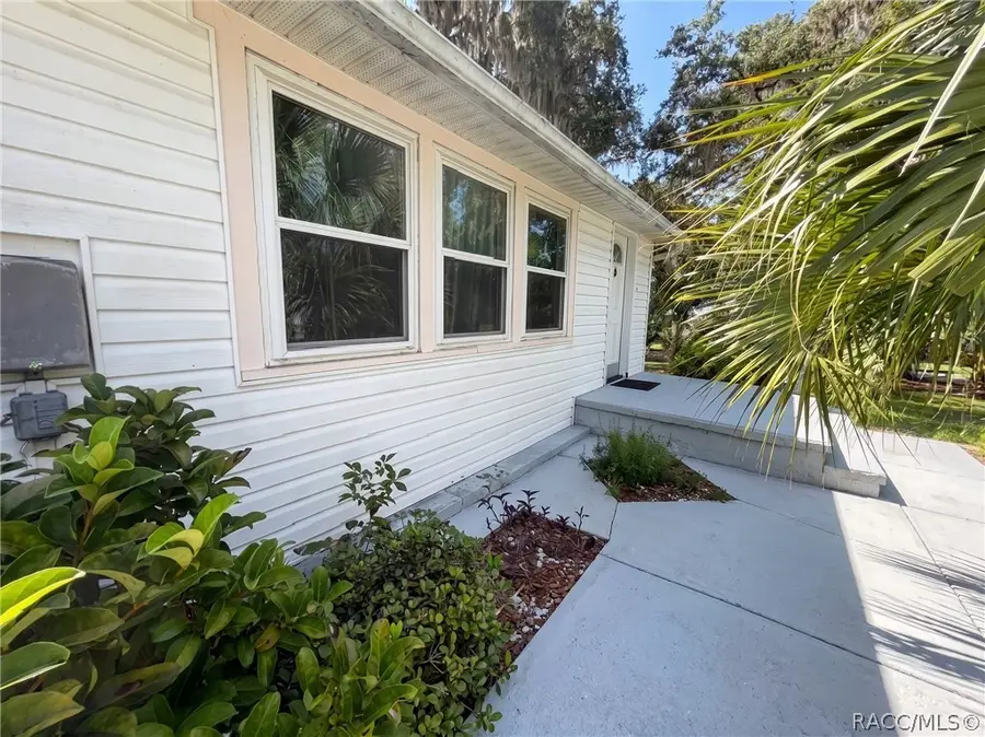 129 S Sparrow Point, Inverness, FL 34450 - #3