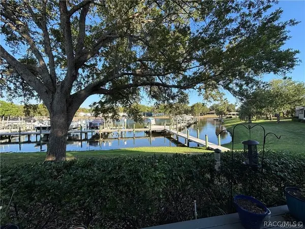 11014 W Cove Harbor Drive, Crystal River, FL 34428
