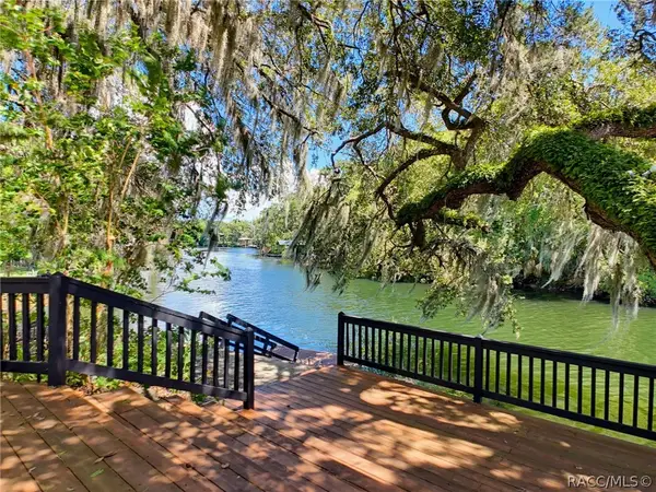 5415 Riverside Drive, Yankeetown, FL 34498