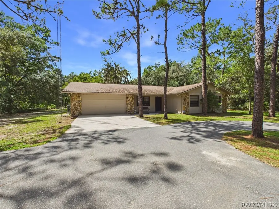 814 N Dunkenfield Avenue, Crystal River, FL 34429 - #2
