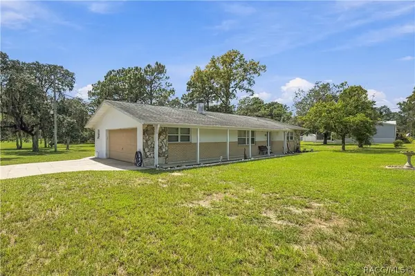 7518 W Green Acres Street, Homosassa, FL 34446