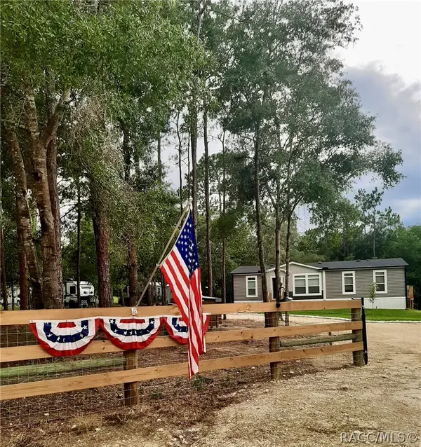 2950 SE 145th Terrace, Morriston, FL 32668