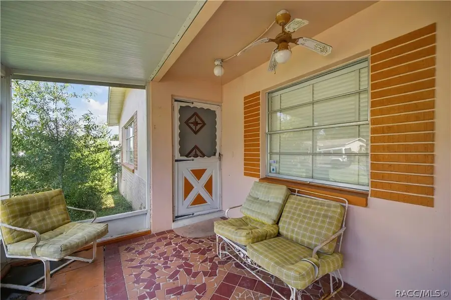 19 S Columbus Street, Beverly Hills, FL 34465 - #2