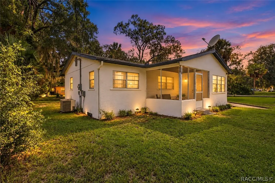557 NE 8th Avenue, Crystal River, FL 34428 - #1