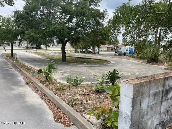 223 Ridgewood Avenue, Holly Hill, FL 32117