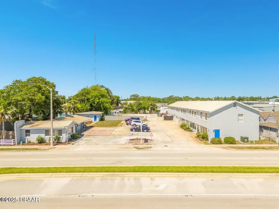 468 Ridgewood Avenue, Holly Hill, FL 32117 - Image #2