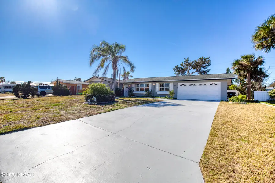 3041 N Oleander Avenue, Daytona Beach, FL 32118 - #3