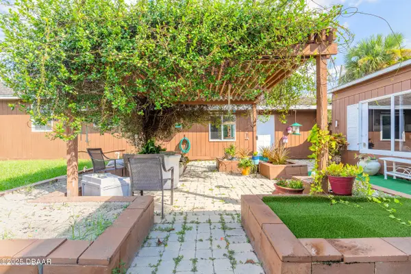 265 Newcomb Street, New Smyrna Beach, FL 32168