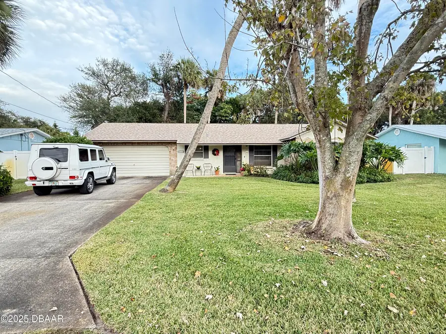 805 S Cooper Street, New Smyrna Beach, FL 32169 - #3