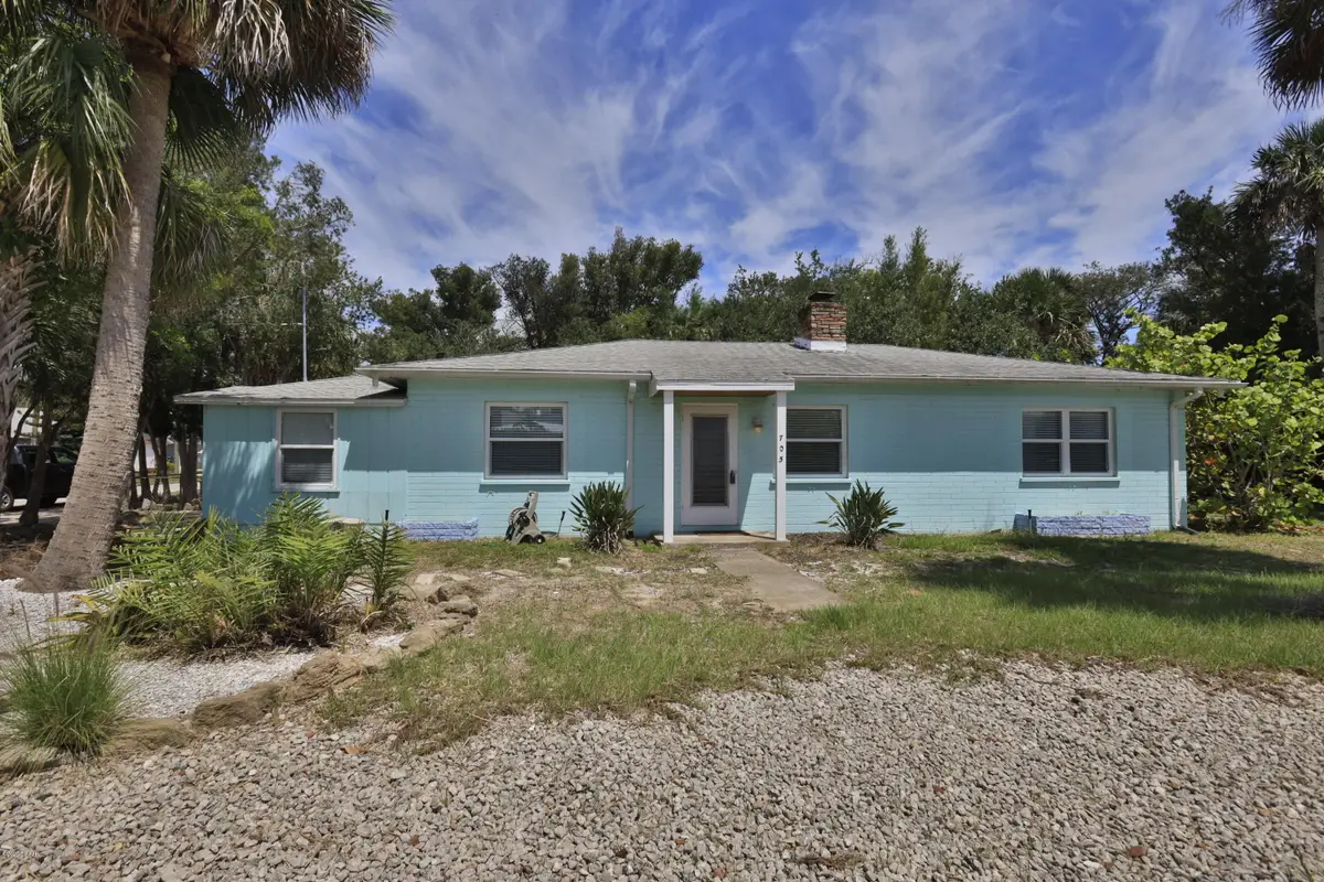 705 N Peninsula Avenue, New Smyrna Beach, FL 32169 - Image #1