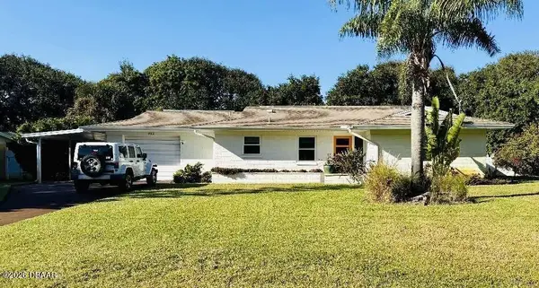 812 E 13th Avenue, New Smyrna Beach, FL 32169