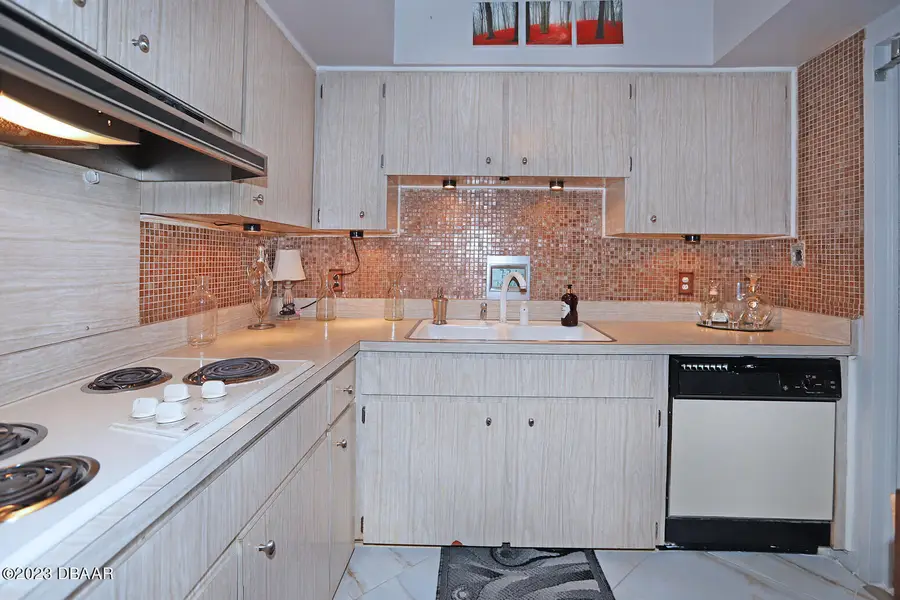 1224 S Peninsula Drive #102, Daytona Beach, FL 32118 - #3