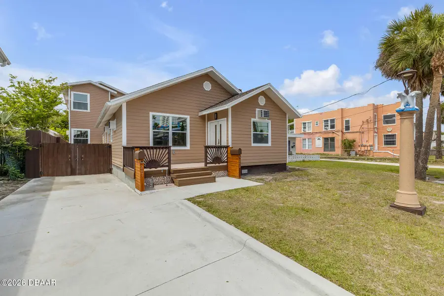 205 N Wild Olive Avenue, Daytona Beach, FL 32118 - #3
