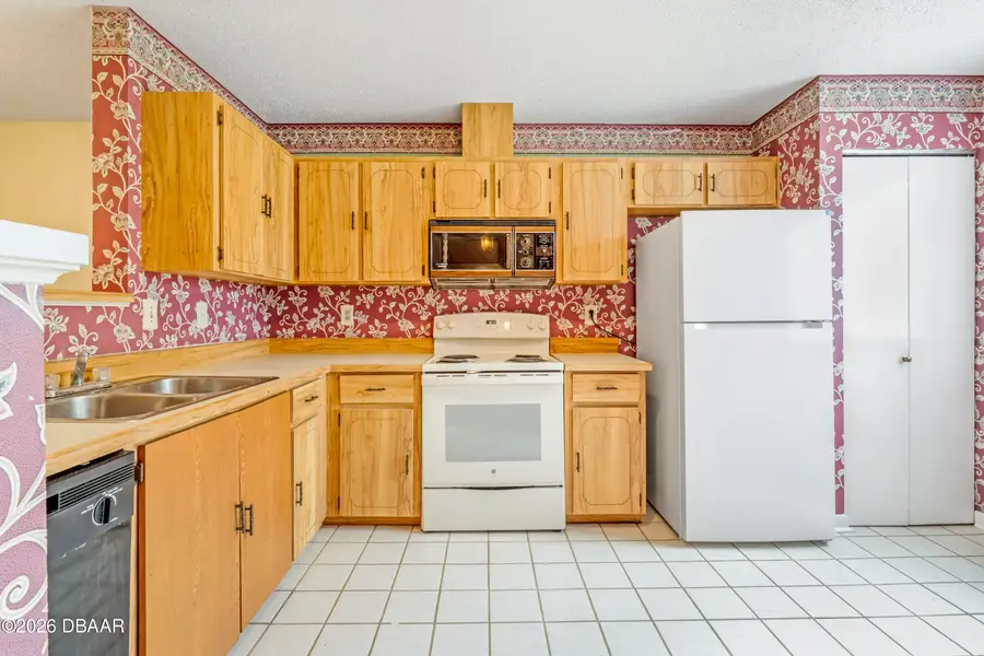 184 W Sandalwood Court, Daytona Beach, FL 32119 - #3