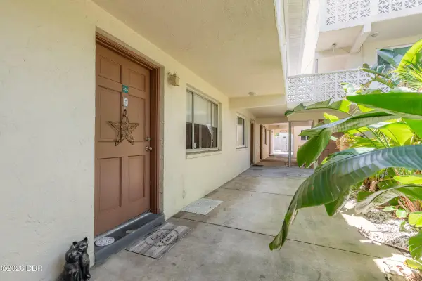 102 S Peninsula Drive #105, Daytona Beach, FL 32118