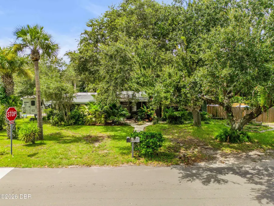 406 S Pine Street, New Smyrna Beach, FL 32169 - #3