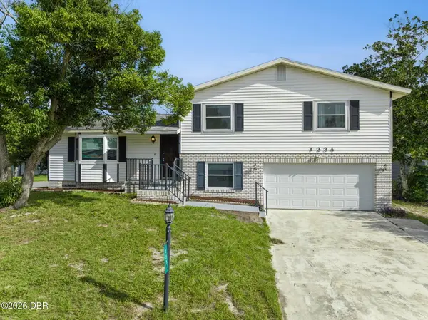 1334 S Paradise Lane, Daytona Beach, FL 32119
