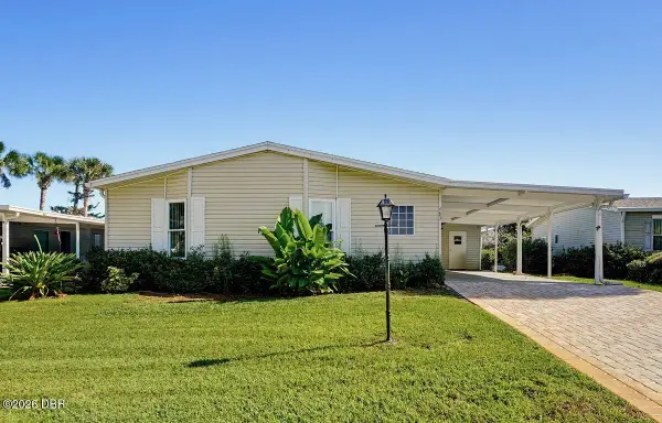 483 Sioux Boulevard, Oak Hill, FL 32759