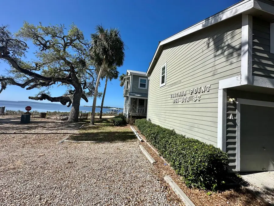 951 6th St #B, Cedar Key, FL 32625 - #2