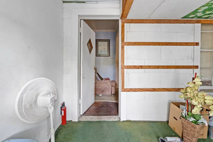 1529 NE 3rd Ave, Gainesville, FL 32641 - #2