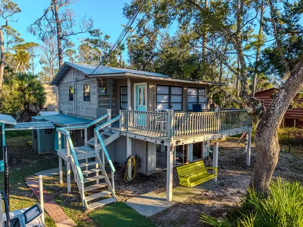 4 SE Sixth St, Steinhatchee, FL 32359