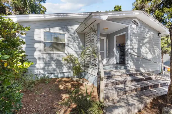 809 7th St, Cedar Key, FL 32625