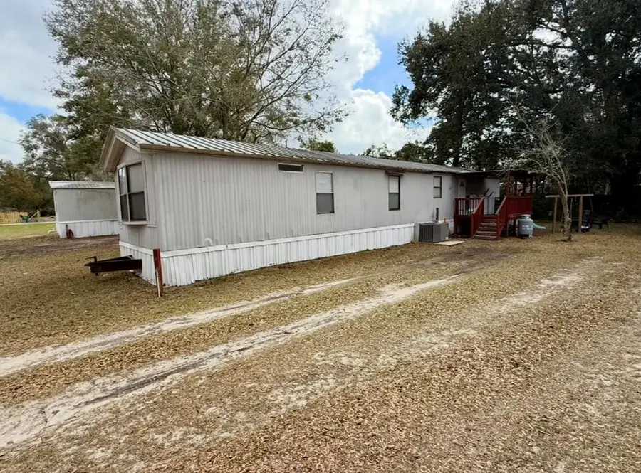 718 NE Fourth Ave, Trenton, FL 32693 - #2