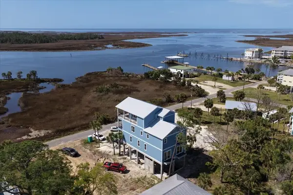 207 NW First Ave, Steinhatchee, FL 32359