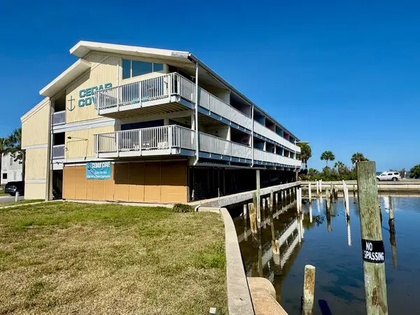 82 2nd St #310, Cedar Key, FL 32625
