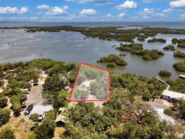 12325 Bay St, Cedar Key, FL 32625
