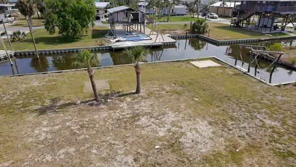 151 W 8th Ave, Horseshoe Beach, FL 32648