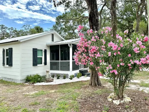 12409 Live Oak St, Cedar Key, FL 32625