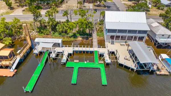 616 Riverside Dr, Steinhatchee, FL 32359