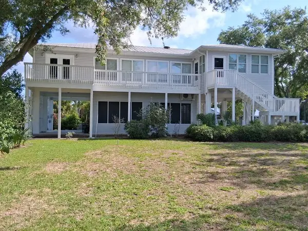 32 884th Ave, Old Town, FL 32680